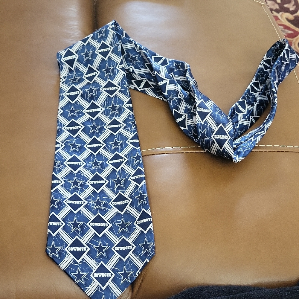 NFL Cowboys Navy Star 100 % Silk Pattern Tie